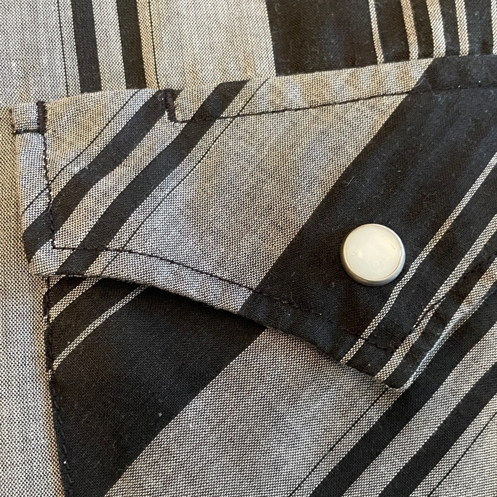 BJ-R Authentic Western Shirt Vintage Pearl Snap Size L
Great shape! - Picture 4 of 9